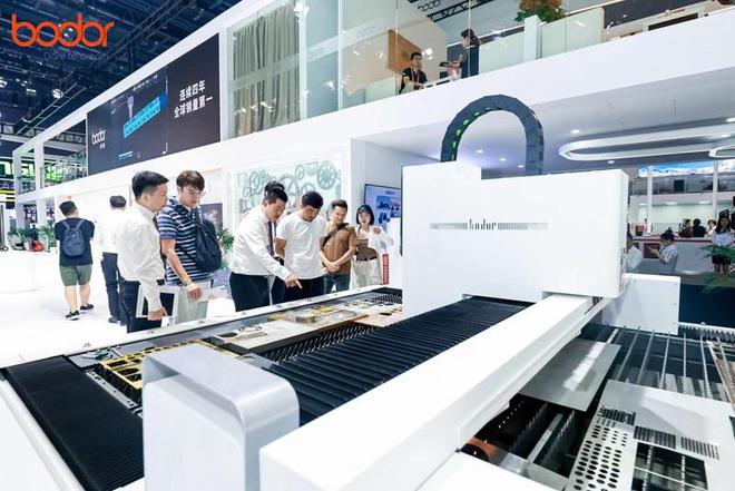 星空体育：激光产业闪耀工博会 展示大国重器与颠覆性新品(图2)